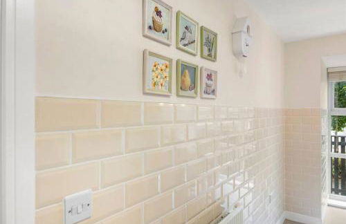 Radiant Retreat Ideal for LegoLand, Windsor, & LHR - Foto 23