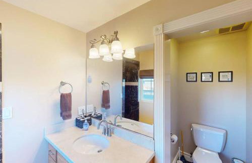 Tacit Shadow Resort Shangri-La King Suite, Gym, Coffee Bar, Hot-Tub, Free Laundry, Food Available - Foto 5