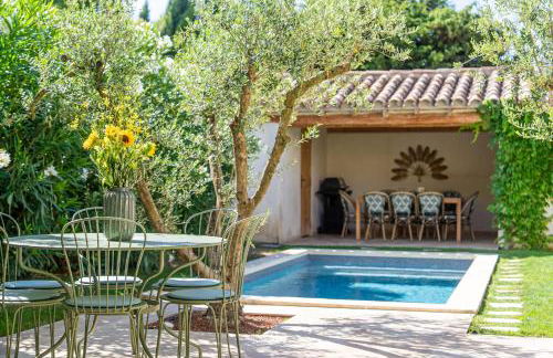 Gorgeous village home with heated pool, ideally located - Foto 30