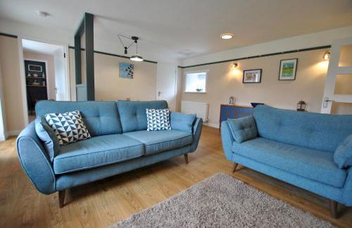 Carpenters Cottage- coastal stay with garden - Foto 6