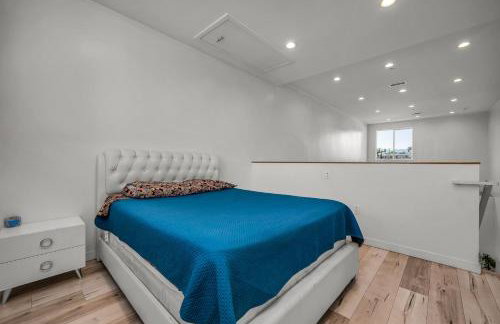 Spacious One-Bedroom Loft With Dining Area & Gated Parking - Foto 4