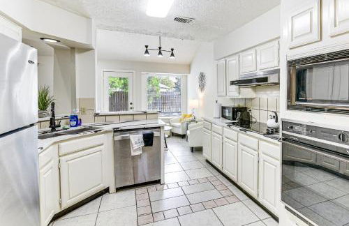 Extended Stay in Sugar Land! Family Home with Yard - Foto 11