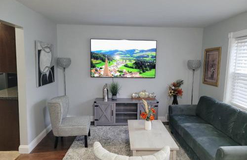 Nice house with private parking, king bed fenced yard - Foto 18