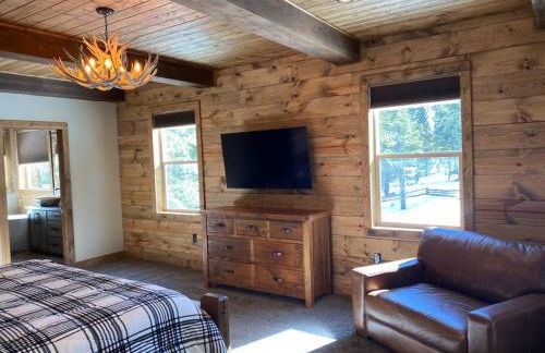 One of a Kind Cabin, Covered Deck, Spa, and Games - Foto 34