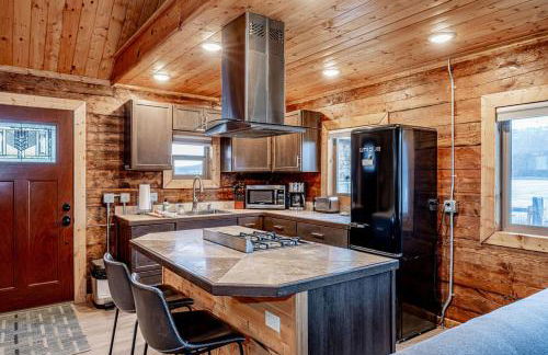 Lakeshore Lodging Cabins - Photo 8