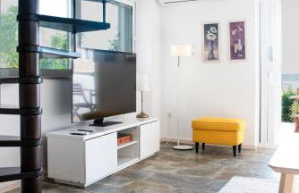 Panoramic Seaview Maisonette with Garden - Photo 28