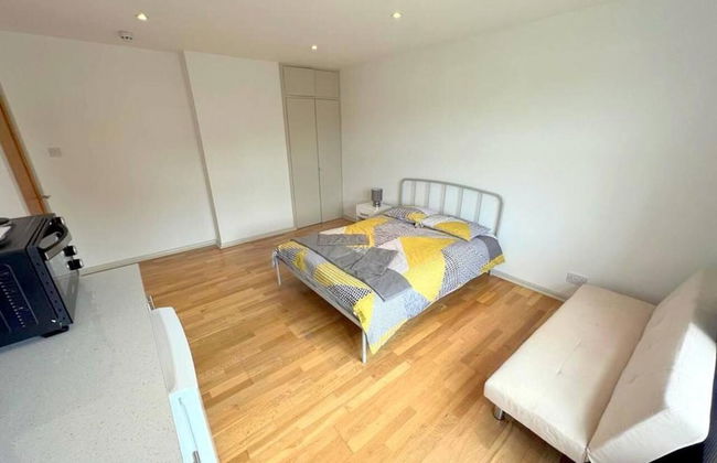 Large Triple Studio in South London - Sutton - Foto 4