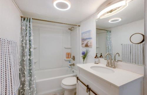 Aircraft Tours! Fly-In Hangar Apt in New Waverly - Foto 15