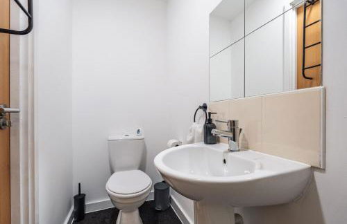 Trafford Stays - Work & Leisure - Foto 23