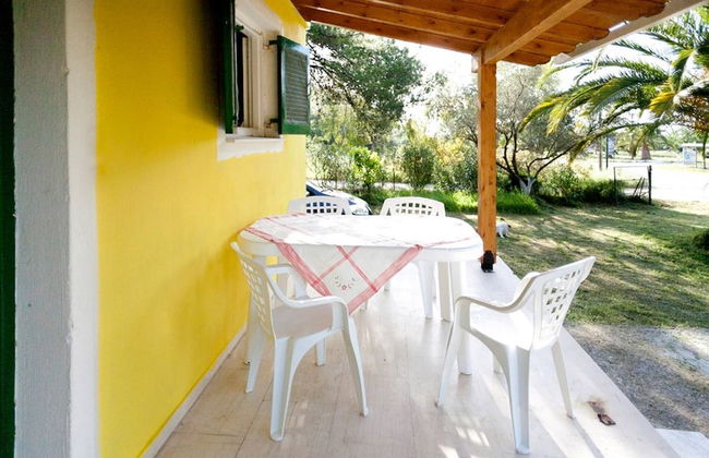 Cute Yellow Handmade House With Garden - Foto 36