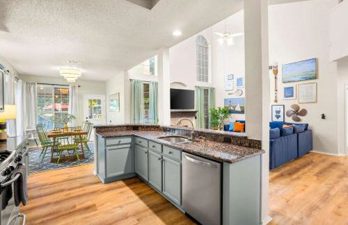 Resort Style Backyard Pool Pickleball Court - Foto 18