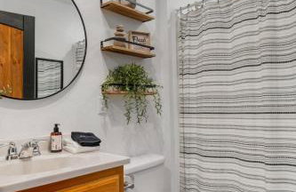 Wood Haven Cabin with a hot tub fire pit & indoor pool - Photo 14