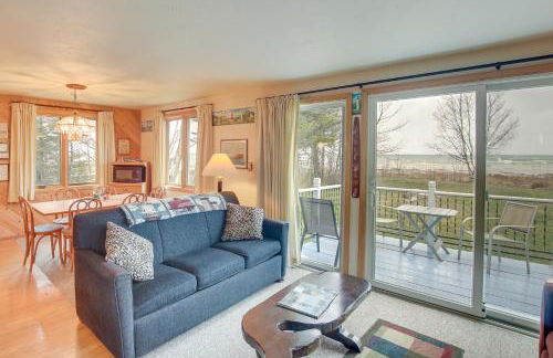 Serene Lakefront Baileys Harbor Home with Deck! - Foto 6