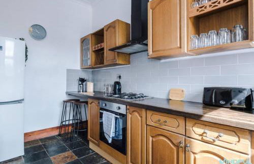 5BR House, Sleeps 10 guests - Free Parking - Business & Contractor Stays - Foto 48