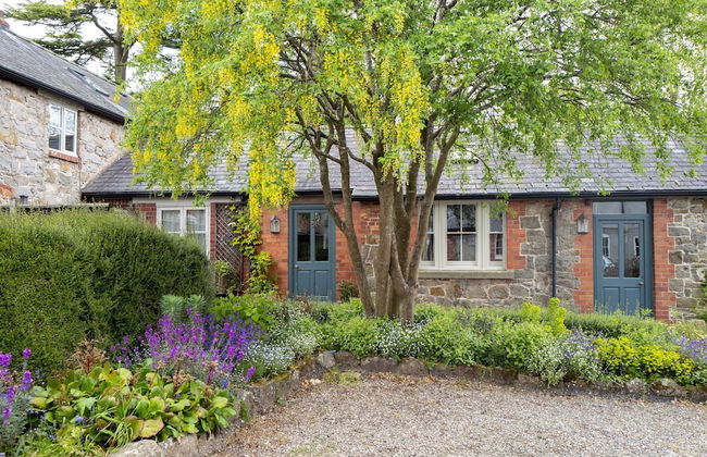 Courtyard Cottage - Photo 1