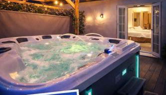 Lethbridge Villa 49 3-bedroom Apartment with private HOT TUB,Fibre WiFi, free parking, sleeps 6 - Foto 2