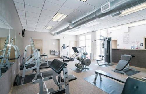 BEAUTIFUL COZY CONDO with POOLS/GYM-SELF CHECK-IN - Foto 17