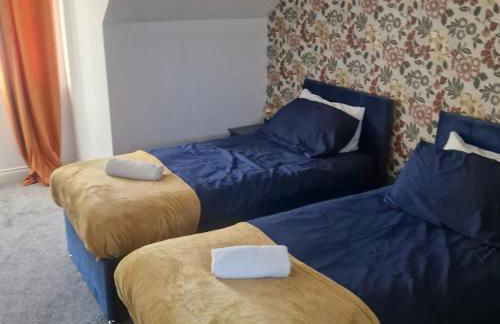 Spacious 3BR Home, 2 Bathrooms, Parking, Rushden - Foto 11