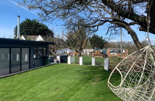 Little Woodlands Chalet with Private Garden & Hot Tub - Foto 30