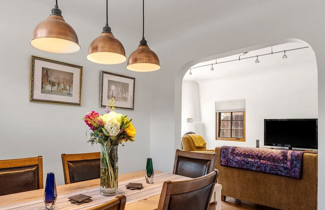 Casa O'keeffe - Five-minute Walk to The Plaza, Quiet Neighborhood, Comfort and Convenience - Foto 15