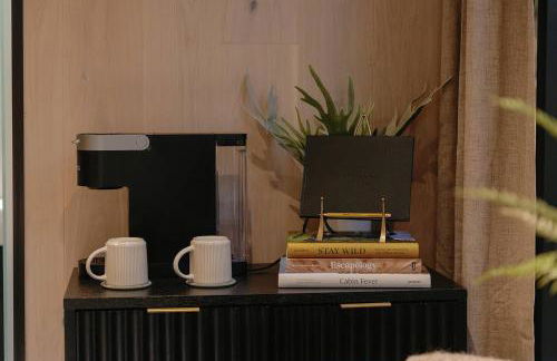 Staghorn | Modern Lux Mirror Home | HotTub & Woods - Foto 43