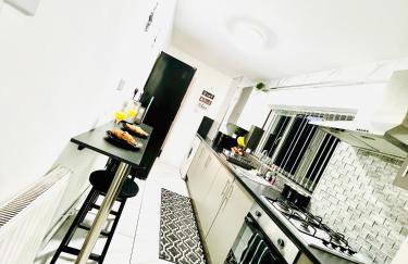 4bedroom Sleeps6 Business ContractorsDiscounts free WiFi - Photo 10