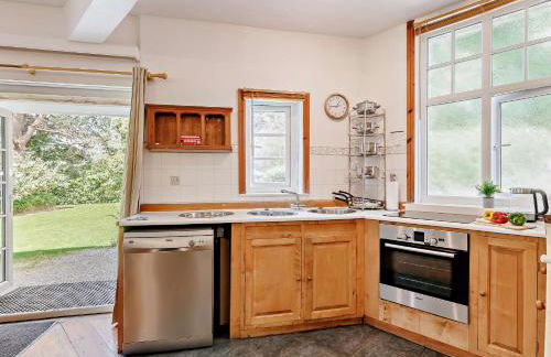 3 Bed in Cemmaes 93080 - Photo 5