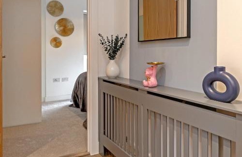 SUPERIOR AIRPORT SUITE, FREE Parking, Stylish, BALCONY, Two Bathrooms, Close To Airport, Station & Centre - Foto 38