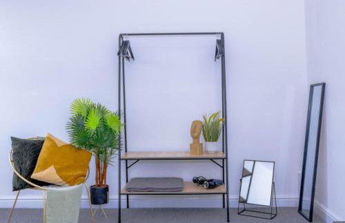 Templar House - Sleeps 6, Special Weekly Monthly Stay Rates, Central Location with FREE Parking, FREE WiFi, Perfect for ALTON TOWERS & M6 - Foto 20