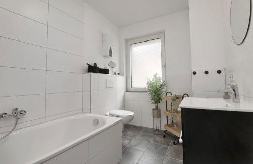 Design am Rhein I Traumlage Rheinufer I 3BR I Küche I öffentl Parkplätze I helloYOU apartments x BRIGHT Collection - Foto 52