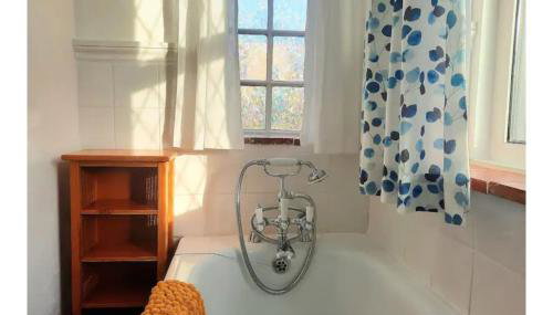 Double Ensuite with Bath, Sofa, Desk, Wardrobe - Foto 5