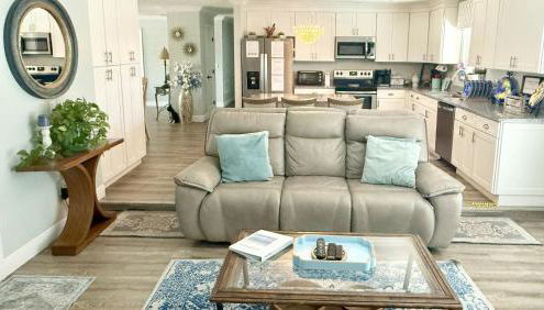 Waterfront Oasis with Private Heated Pool & Dock - Foto 3