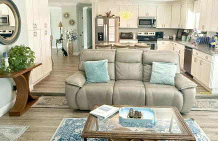 Waterfront Oasis with Private Heated Pool & Dock - Foto 3