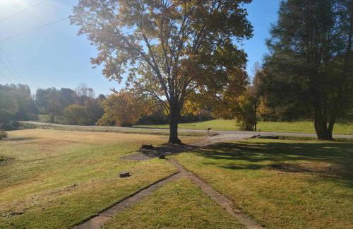 Restored 1900s Historic Home - Jonesboro, VA - Foto 10