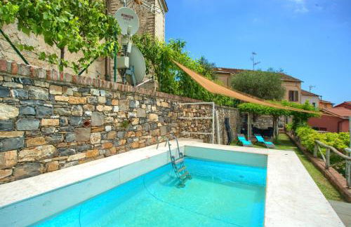 casa con mini piscina, giardino e area giochi per bambini - Foto 10
