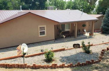 Grizzly Roadhouse Bed and Breakfast - Foto 2