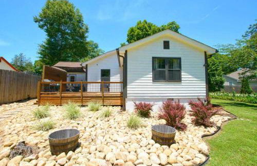 Cozy Family-Friendly home w/ fenced-in backyard - Foto 5