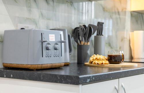 ROOMS NEAR ME - All amenities, private access entire place, kitchen & washroom, smart tv, parking nearby - Foto 23