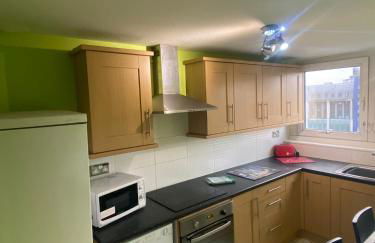 "Snooze Central" - City Centre Apartments above Victoria Centre Shopping Centre with full Kitchen in Milton Street - up to 4 Beds - most Central Location next to the Hilton Hotel - Outdoor Parking for Cars or Vans five pounds a day - Sunday 1pm Check-Out - Photo 58