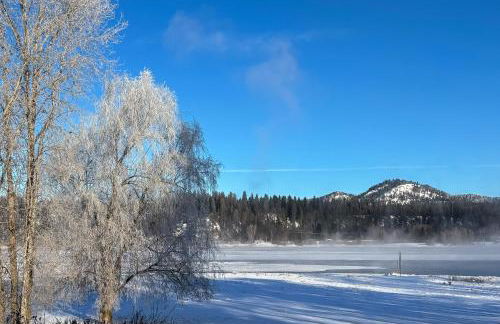 Newport Riverfront Home with Deck and Fire Pit! - Foto 37