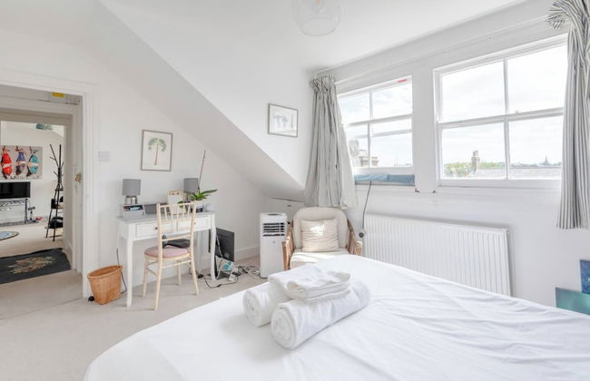 Top Floor 1BD Flat With Balcony - Ladbroke Grove - Foto 5