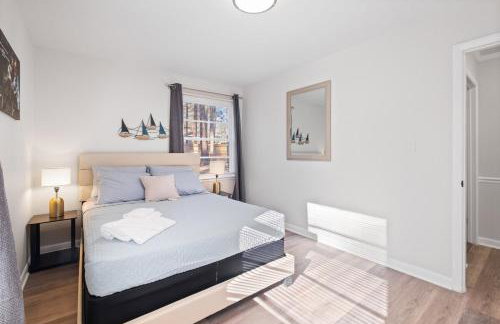 Perfect cute home in Garner with firepit & king bed - Foto 11