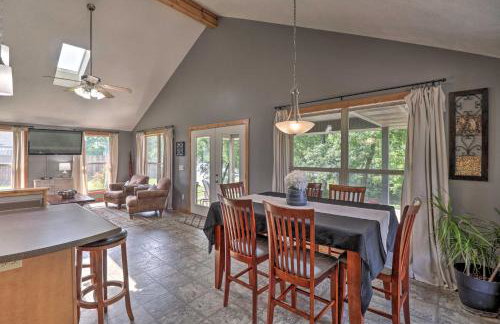 Mountain Home Cottage with Deck on White River! - Foto 8