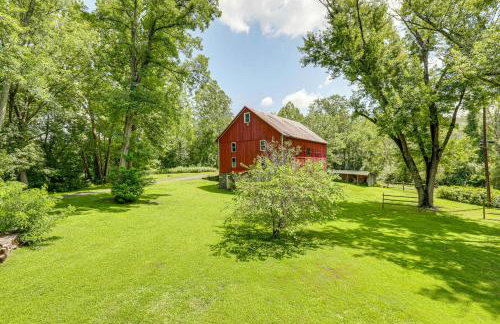 Walk to River Couples Retreat in Kintnersville! - Foto 25