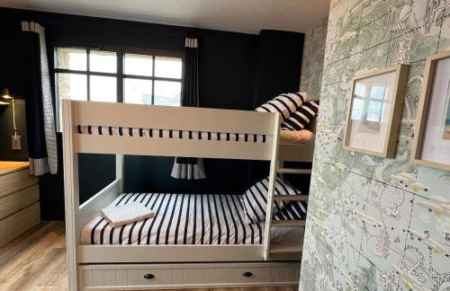 Ti an Aod Beachfront Stone Cottage Sleeps 10 OI Collection Rentals - Foto 43