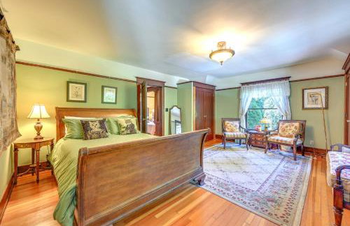Historic Auburn House on 37 Acres with Private Lake! - Foto 19