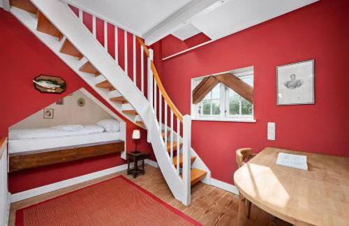 GUT KLETKAMP "Storchennest" - Ferienwohnung im Schlossturm mit 3 Schlafzimmern I Panorama-Turmzimmer mit Naturblick I Gemeinschaftsgarten I 15 Min zur Ostsee I Küche I Parkplatz I WLAN - Foto 9