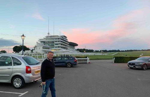 Lovekush Epsom Banstead Surrey. Views over London - Photo 77