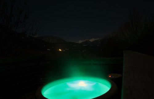 CHALET JACUZZI PRIVE, TERRASSE et VUE MONTAGNE DANS CAMPING 3 ETOILES - Foto 12