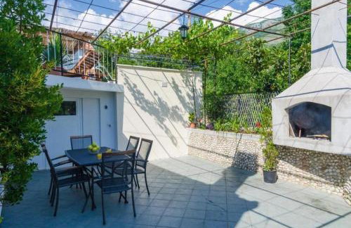 Tranquil Villa with Pool - Photo 26